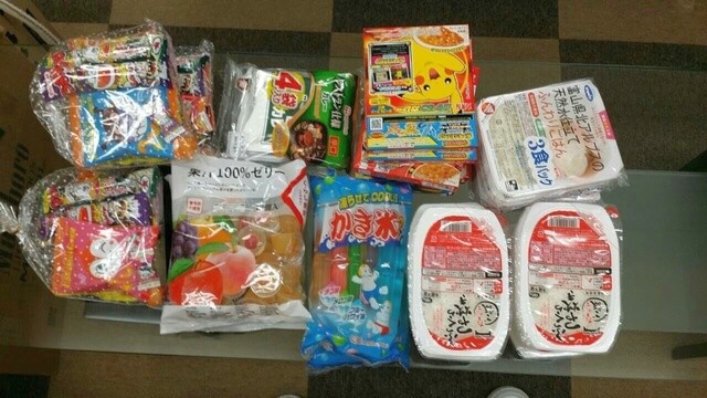 レトルト食品、お菓子など（写真は一部です）