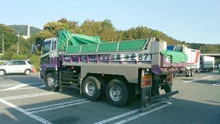 株式会社秀豊のダンプカー