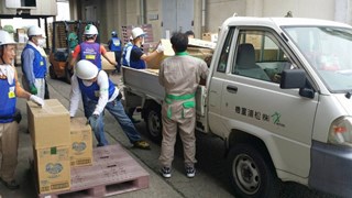 集配センターへ支援物資搬入5